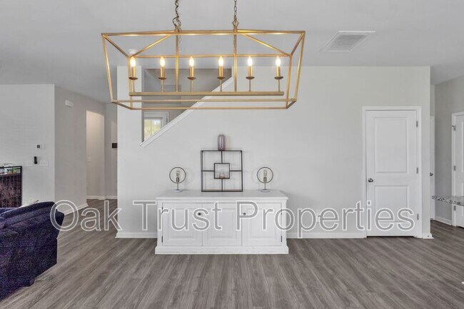 Building Photo - 341 Bering Ln