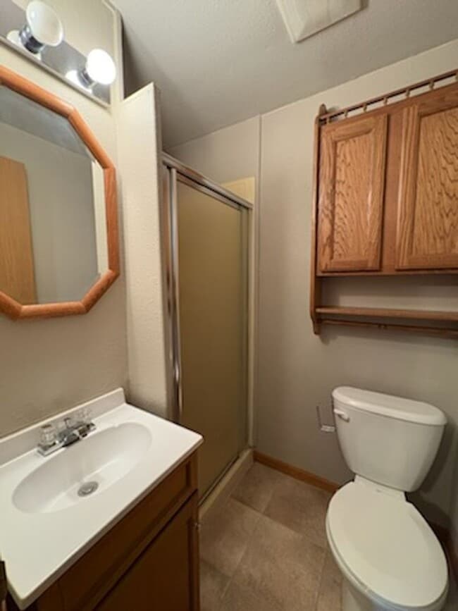 Building Photo - 3 BED | 2 BATH | SINGLE LEVEL | NORTH