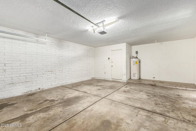 Building Photo - 5227 W Poinsettia Dr