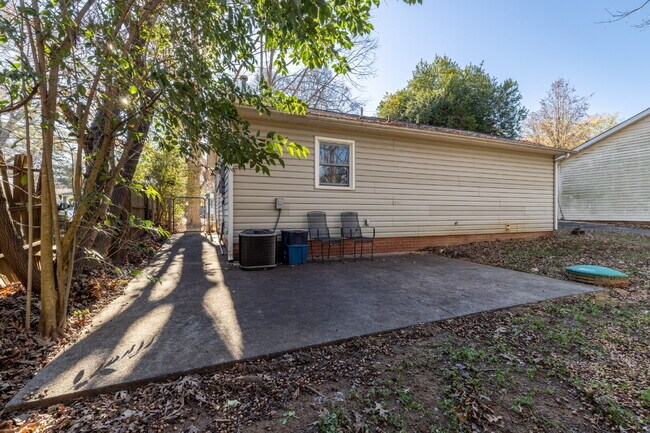 Building Photo - Charming & VERY CLEAN 1 Bed, 1 Bath Home Near Hospital & Winthrop | $1,200/month | Available Now