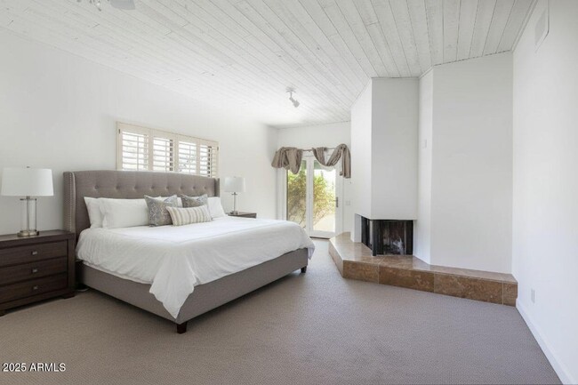 Building Photo - 5101 N Casa Blanca Dr