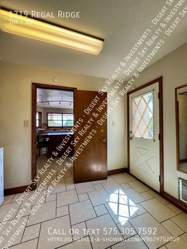 Building Photo - 1719 Regal Ridge St