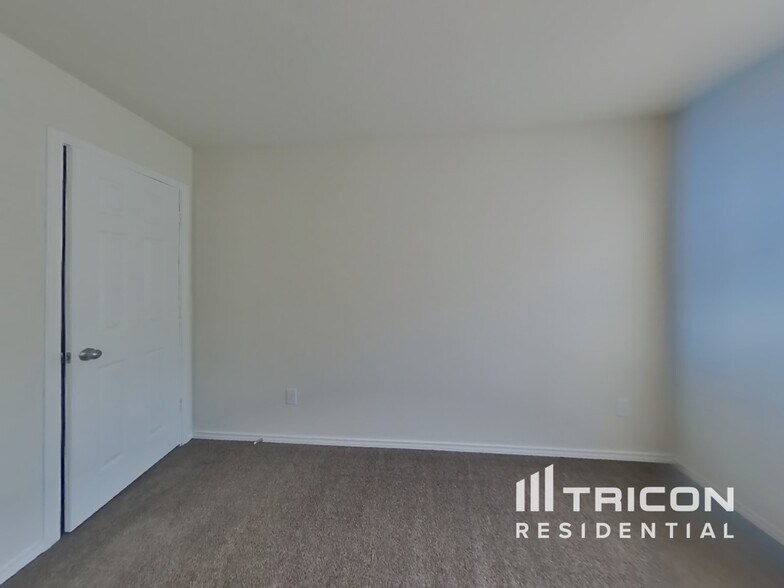 Building Photo - 1841 Acacia Dr