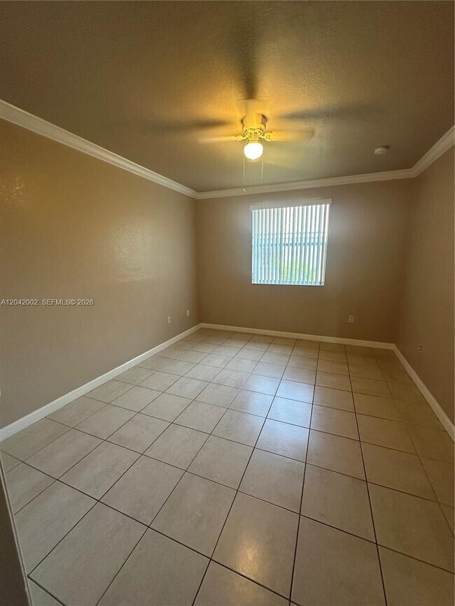 Building Photo - 1656 SE 29th Ct