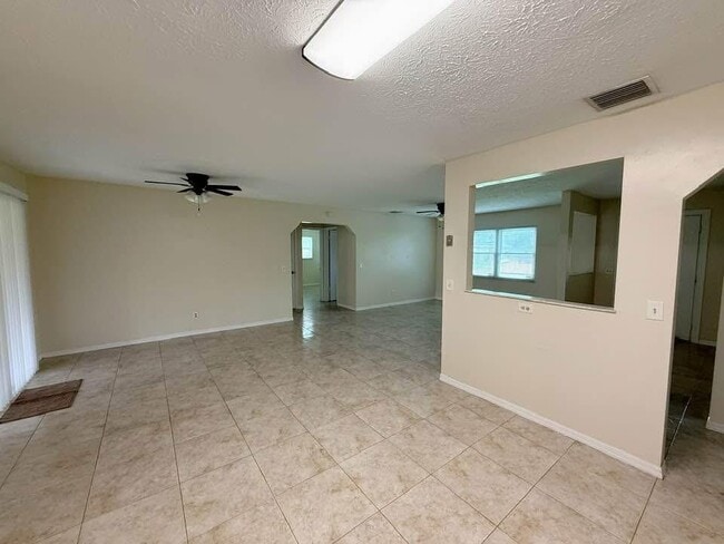Building Photo - 134 SE Whitmore Dr