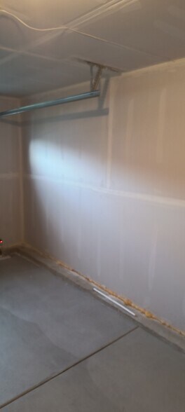 Building Photo - 158 South Dr