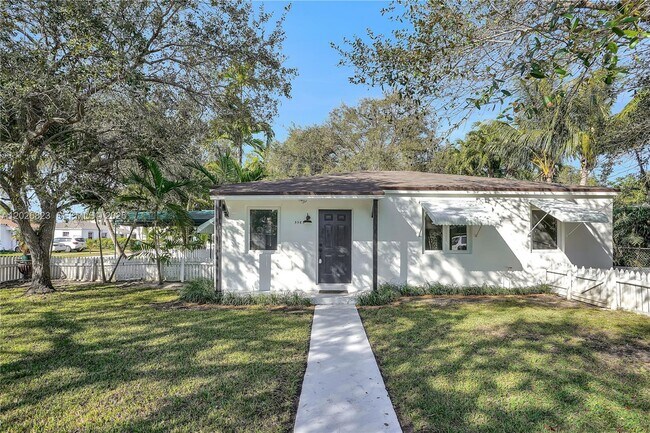 Building Photo - 5985 SW 41st St
