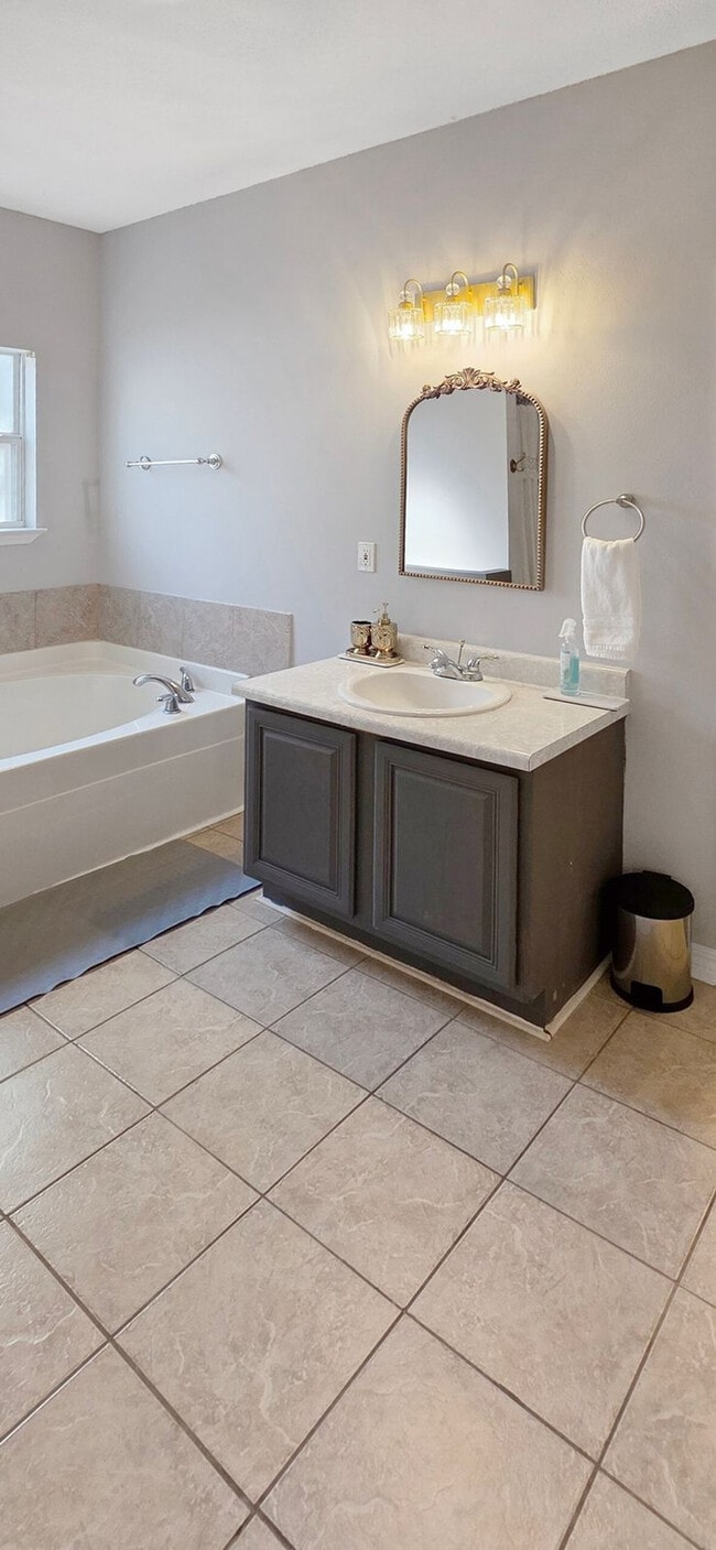 Building Photo - 1805 Irish Hill Dr