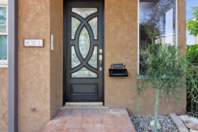 Custom Door Entry w Nu Wi-Fi Digital Entry Lock - 401 Pershing Dr