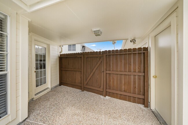 Building Photo - 19722 Knightsridge Ln