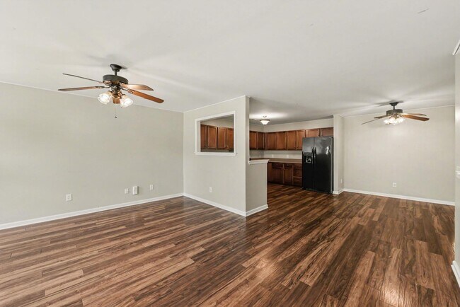 Building Photo - 109 Larkspur Dr