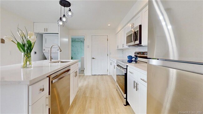 Building Photo - 37 Village Rd