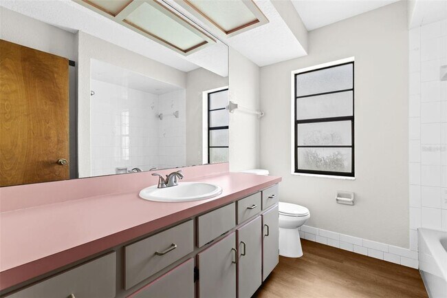 Building Photo - 8829 Bermuda Ln