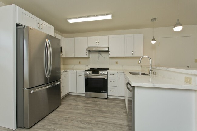 Building Photo - Single Family