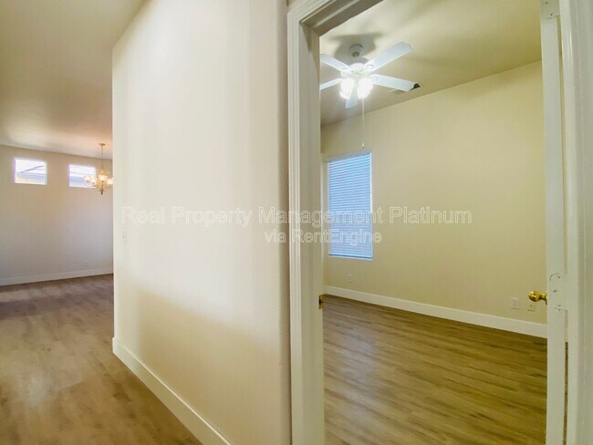 Building Photo - 2916 Roberts Ave