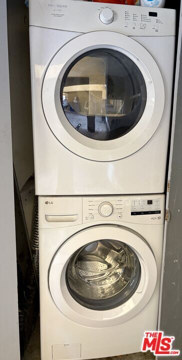 Building Photo - 2425 Ocean Ave