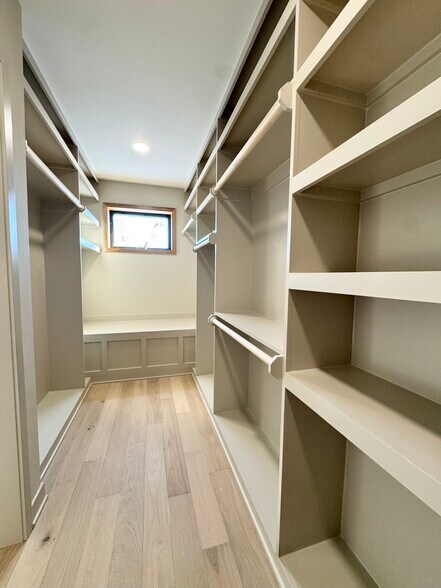 Building Photo - 537 E 19th St