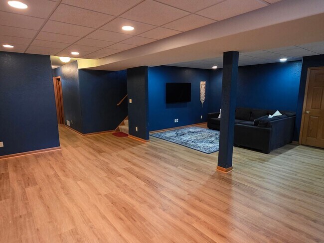 Building Photo - Updated 4 bedroom Greenfield ranch home