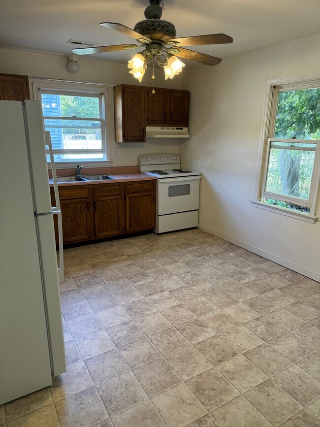 Building Photo - 6231 Manuel Ct
