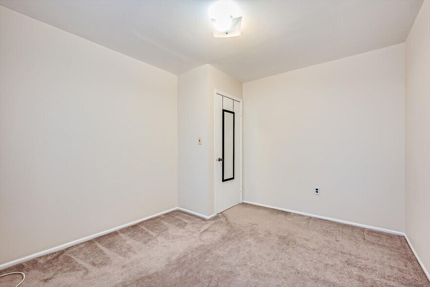 Building Photo - 1224 Thomas Ave