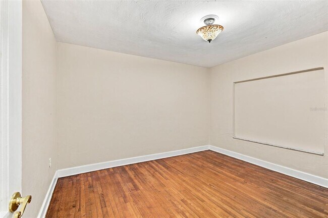 Building Photo - 805 W Braddock St
