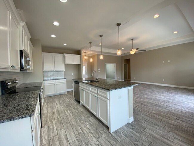 Building Photo - DCR642