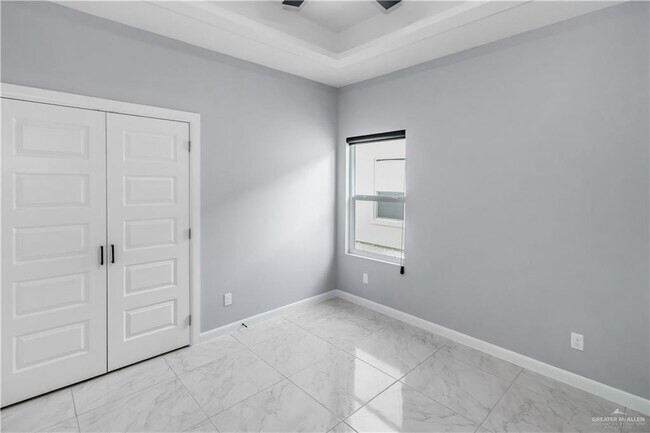 Building Photo - 20 N Emerald Ave