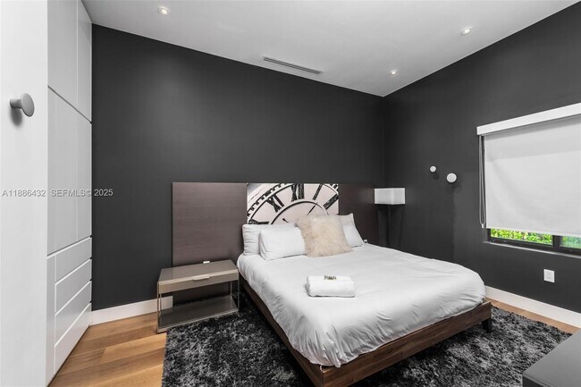 Building Photo - 4675 NE 2nd Ave