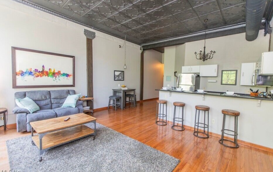 Building Photo - 408 W Saint Clair Ave