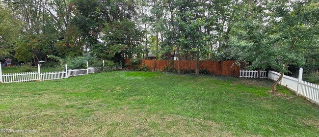 Building Photo - 13606 Saddlecreek Dr