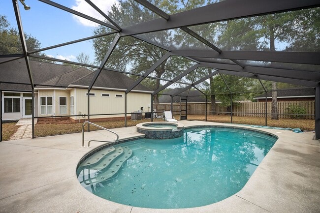 Building Photo - 11750 Village Green Dr