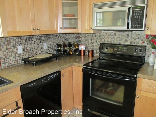 Building Photo - 3 br, 1.5 bath House - 1211-C Scaleybark Road