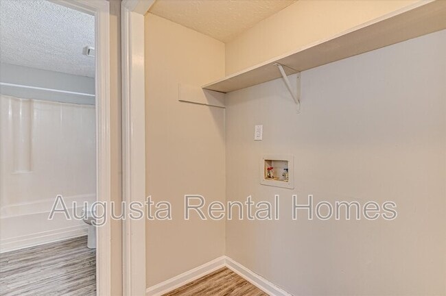 Building Photo - 170 Chalet North CT