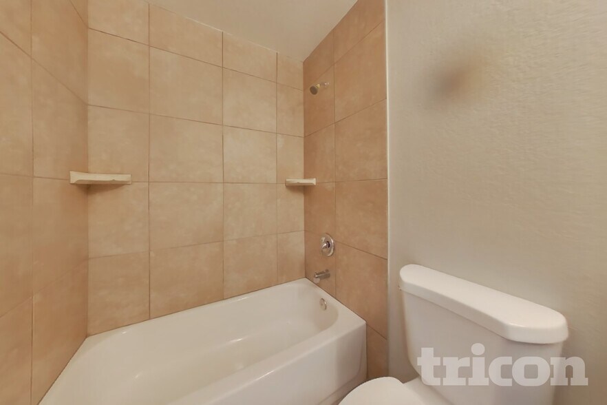 Building Photo - 706 La Canyada Dr