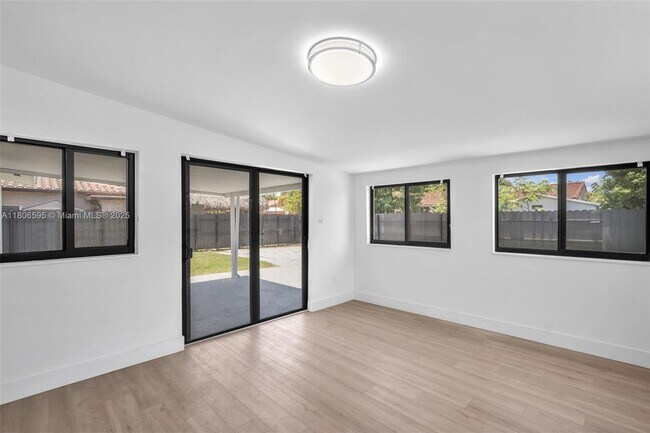 Building Photo - 3980 SW 121st Ave