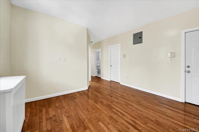 Building Photo - 3 221st St
