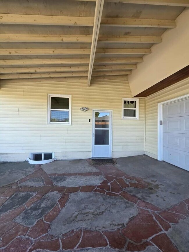 Primary Photo - Low maintenance 3 bedroom!