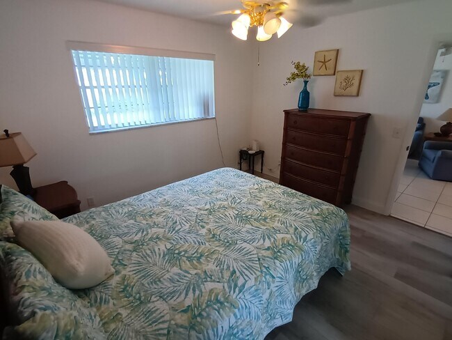 Building Photo - 1119 Lake Terrace