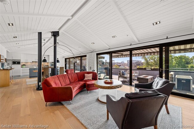 Building Photo - 284 Eliot St