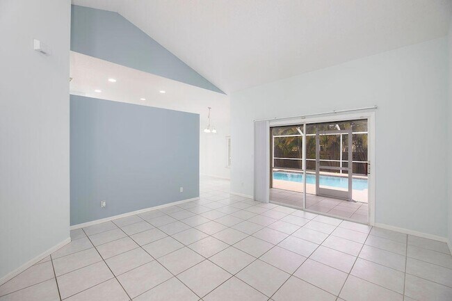 Building Photo - 2741 SW Pierson Rd