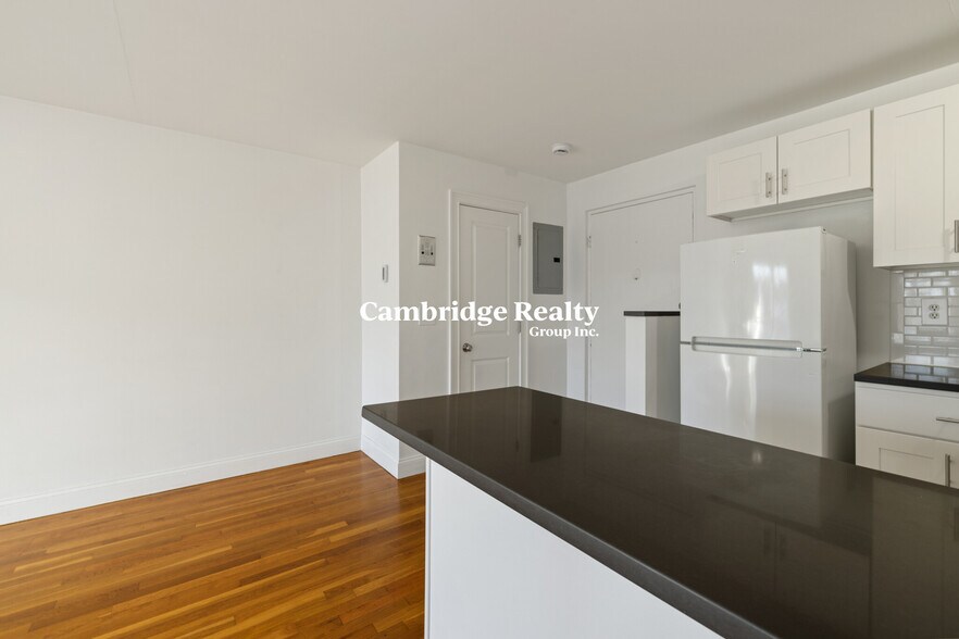 Building Photo - 141 Summer St