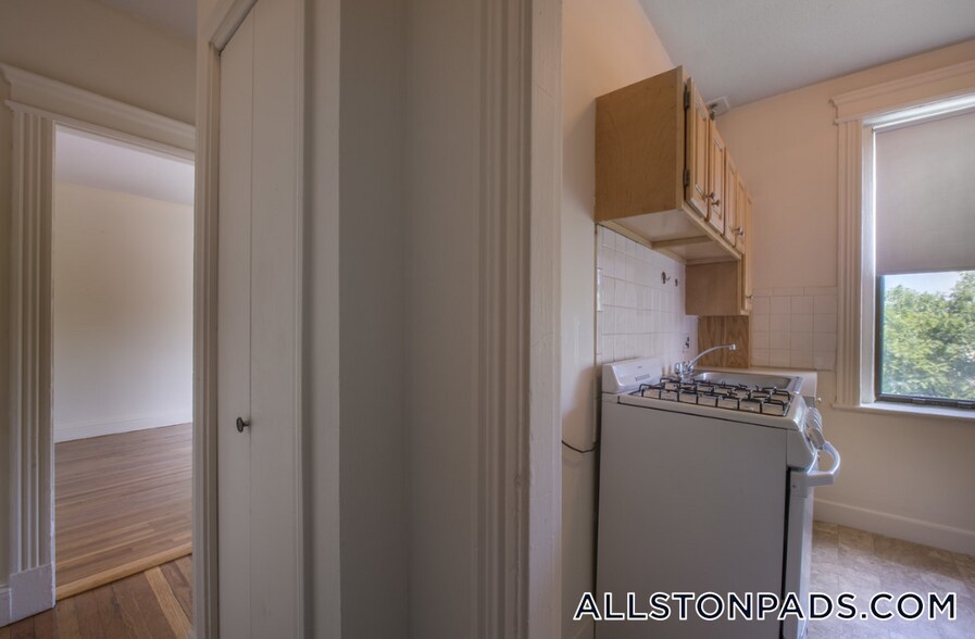 Building Photo - 1144 Commonwealth Ave