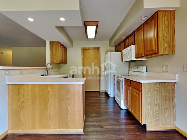 Building Photo - 71 Thornhill Dr