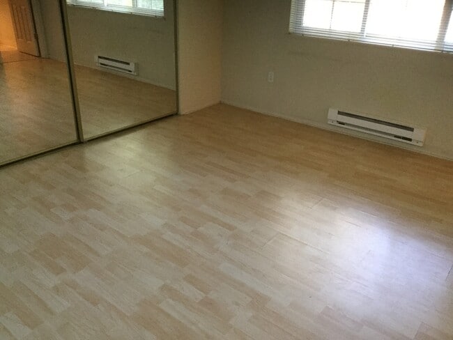 Building Photo - 7117 SW Sagert St