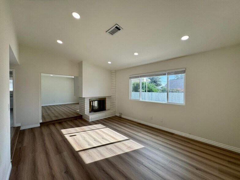 Building Photo - 251 E Heather St