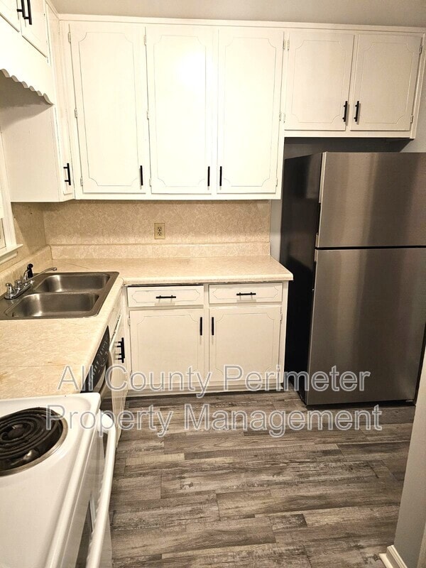 Building Photo - 5642 Estates Ct