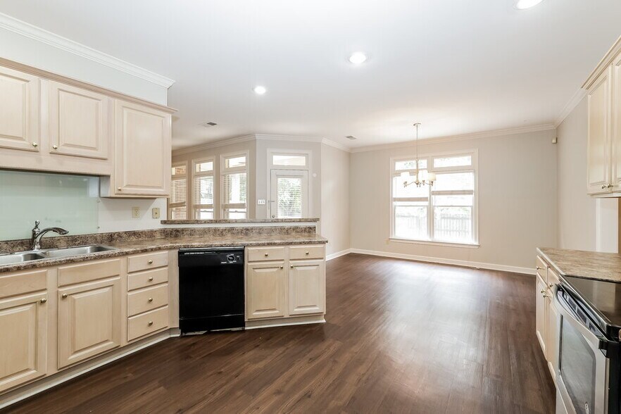 Building Photo - 8695 River Mill Cove