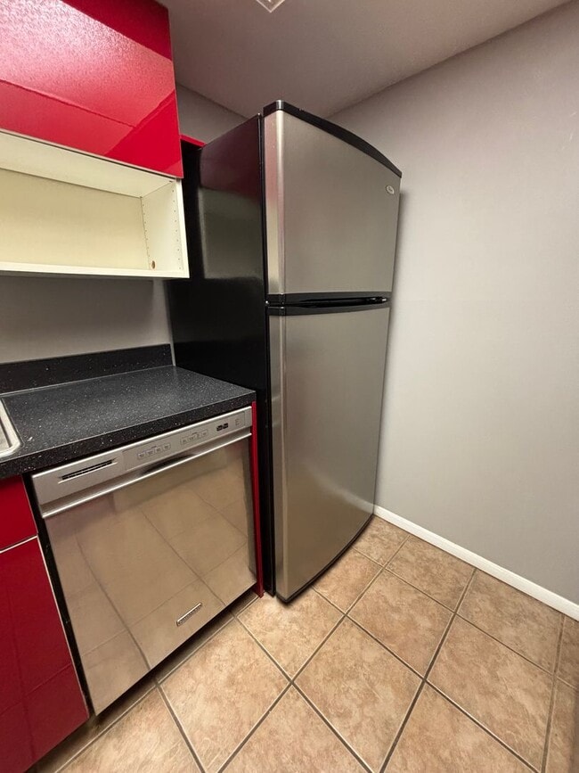 Building Photo - 2 Bedroom Condo in Hunting Ridge
