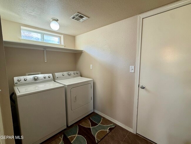 Building Photo - 1524 Bill Mueller Pl