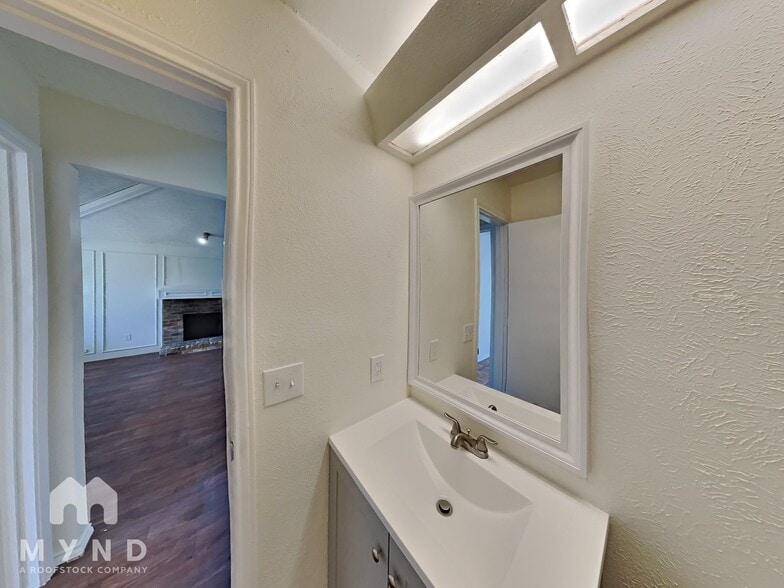 Building Photo - 11903 Garden Terrace Dr